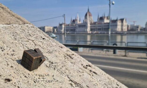 CACCIA ALLE MINISTATUE DI BUDA