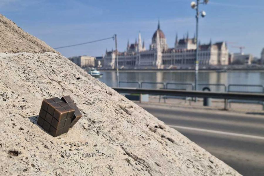 CACCIA ALLE MINISTATUE DI BUDA
